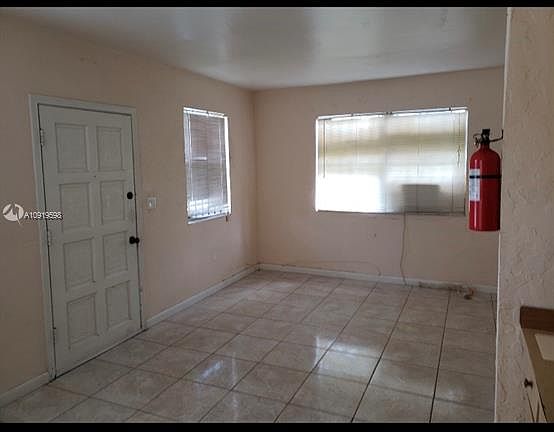 5th image of 934 NW 103rd St #934