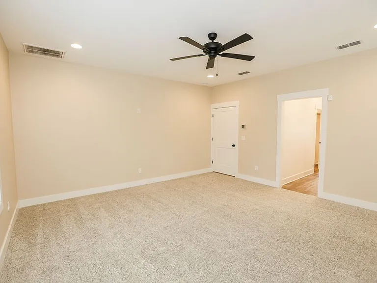 204 Blackberry Ln — Photo 12