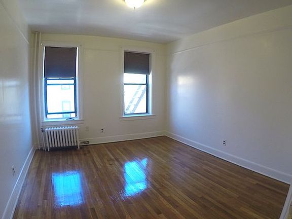 4th image of 3033 32nd St APT 3D