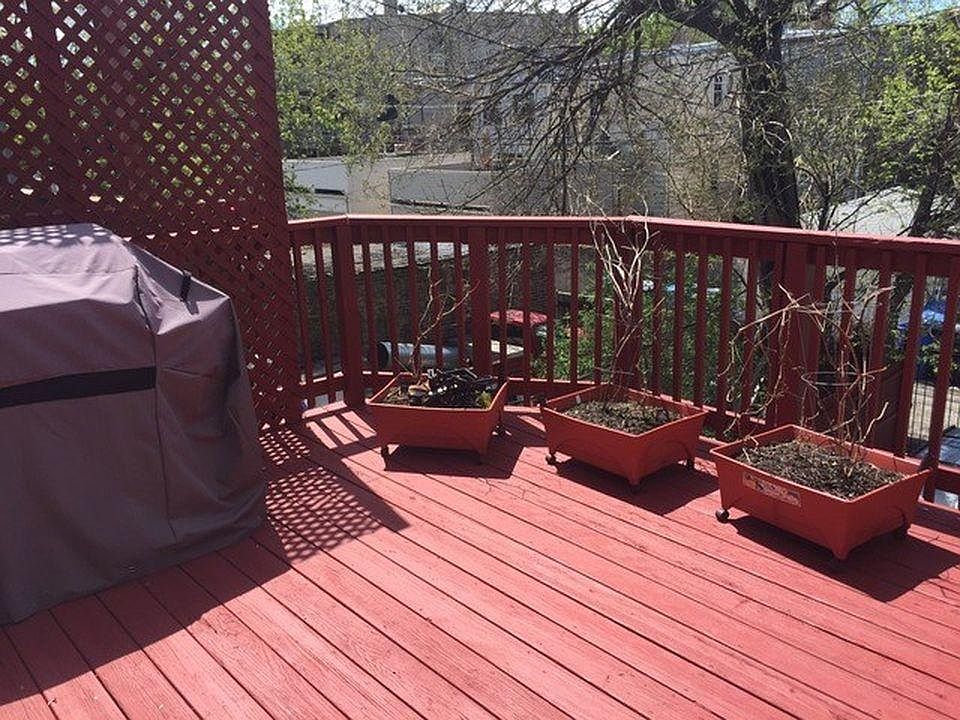 2nd image of 2526 N Linden Pl #2