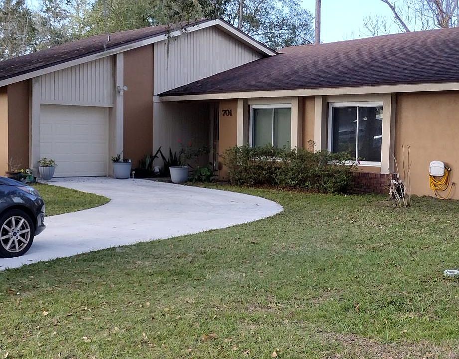 1st image of 701 Putt Ln