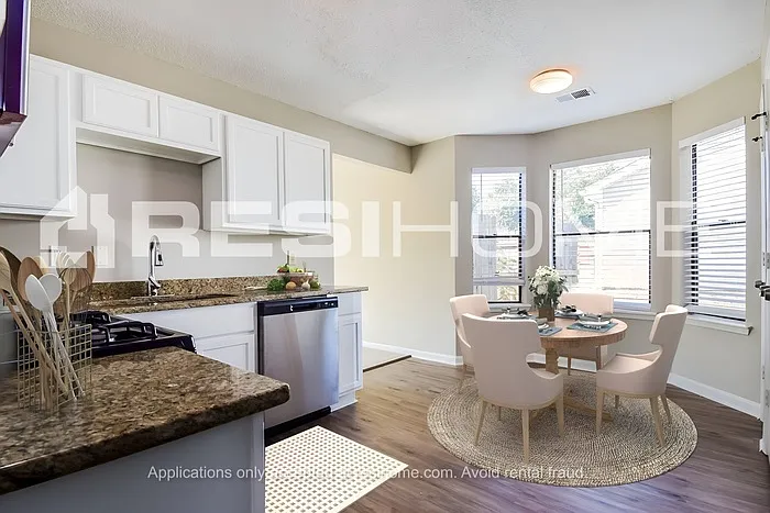 3 bed, 2.0 bath, 1300 sqft, $1,695 — Photo 4