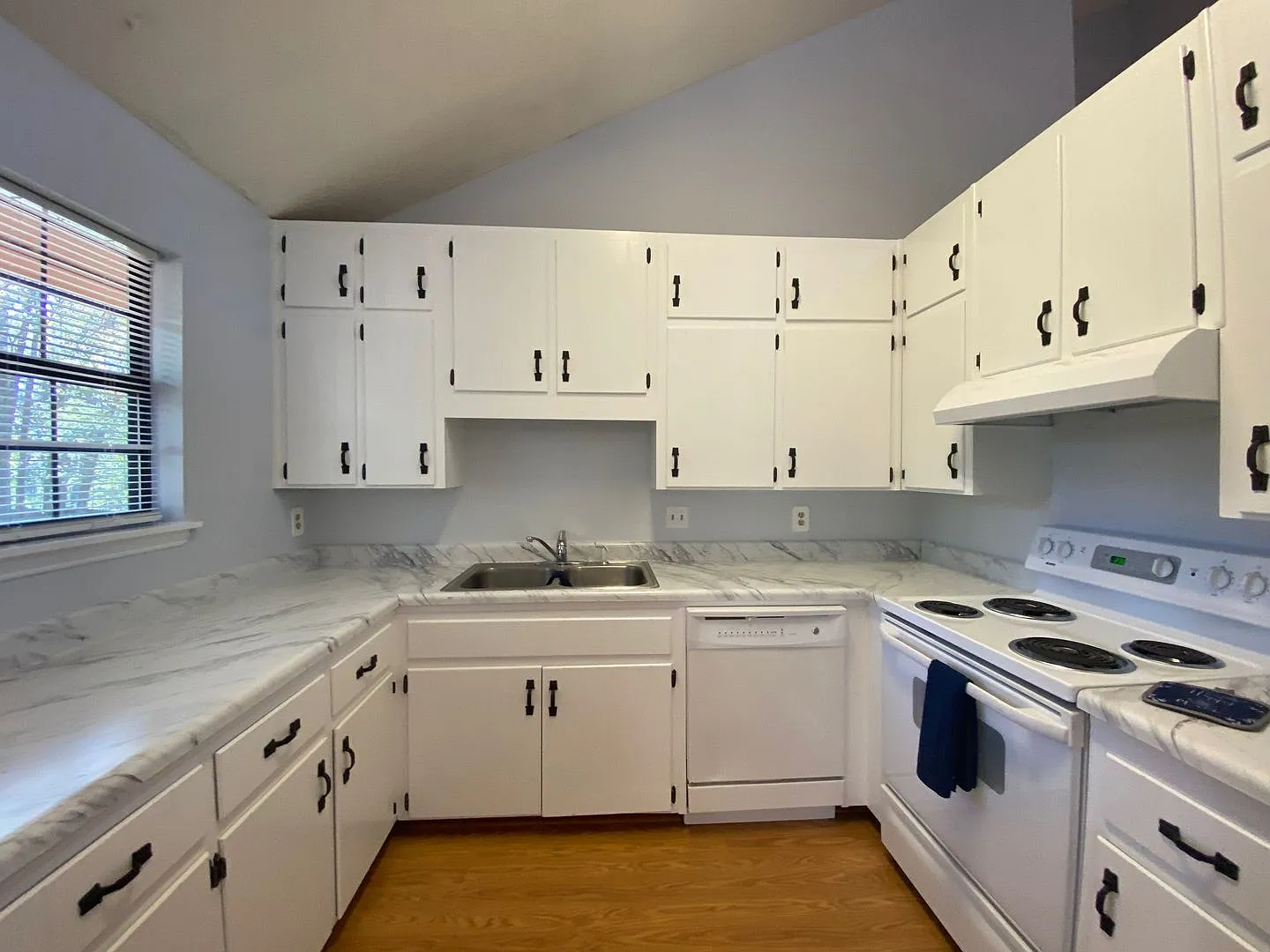 Northeast 3/2 House-Lakeshore Estates — Photo 4