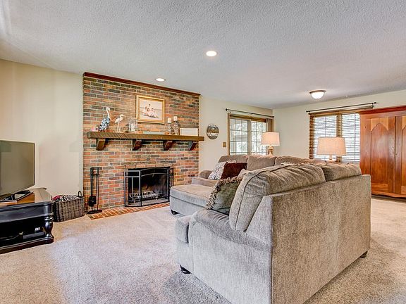 5th image of 805 Foothill Dr