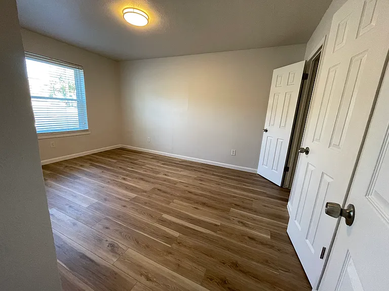 120 Avenue H #102 — Photo 5