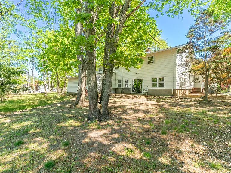 21 Hamilton Ave — Photo 46
