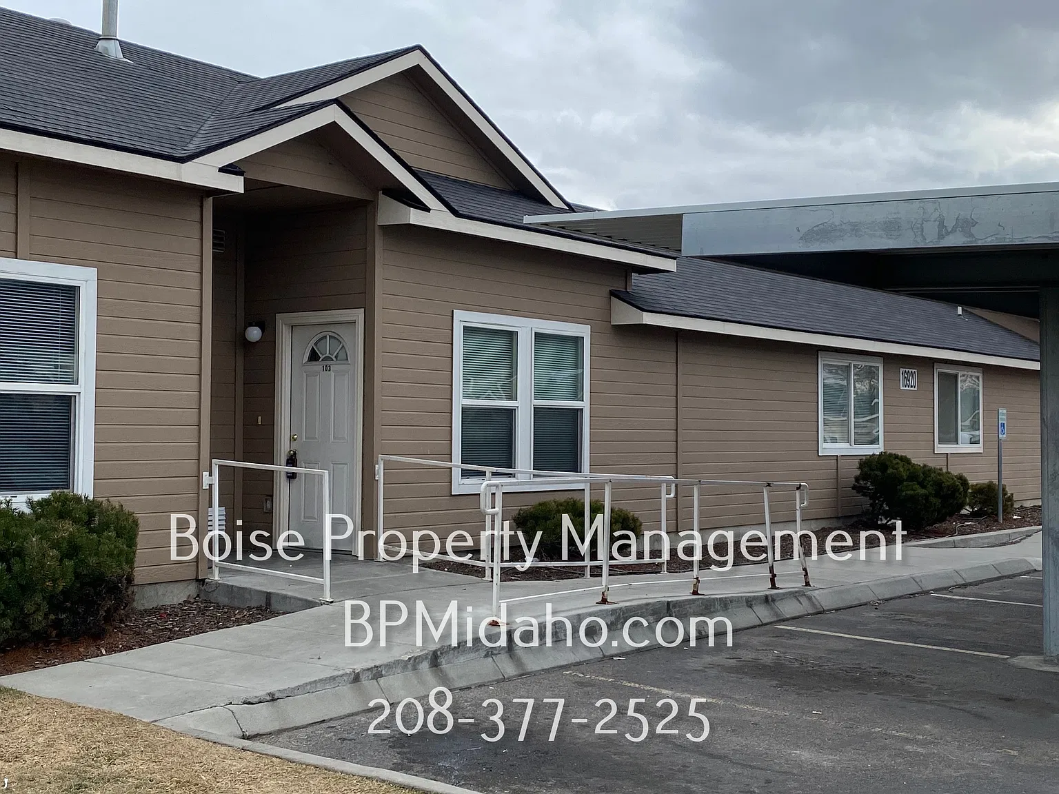 3 bed, 1000 sqft, $1,495 — Photo 1