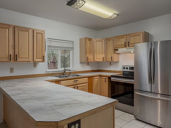 3rd image of 2481 Lions Rd