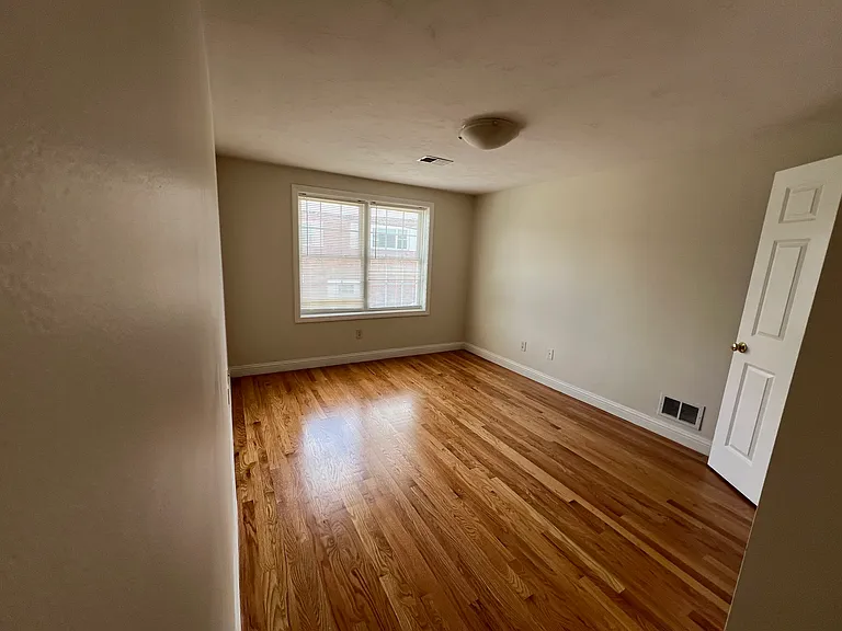 1135 Washington St #4 — Photo 10