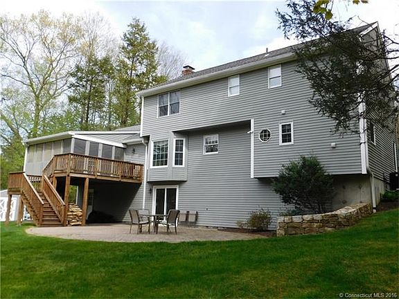 3rd image of 8 Golden Hill Ln
