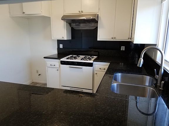 3rd image of 3064 E 70th St