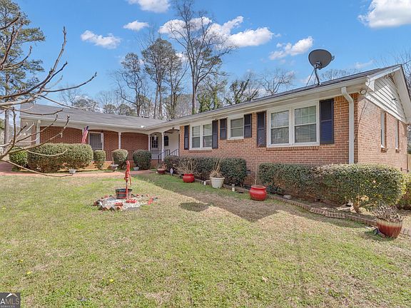 5th image of 1153 Forest Heights Rd