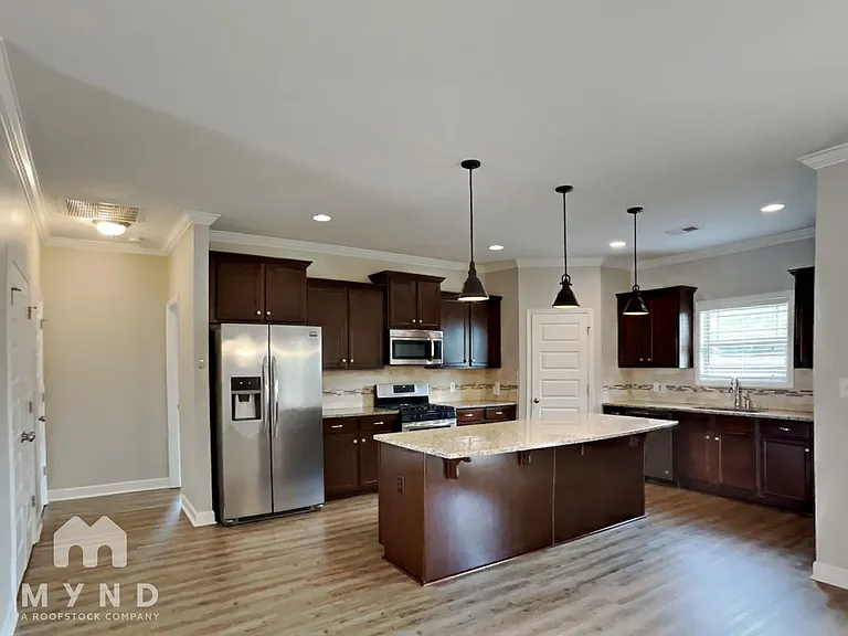 214 Balota St — Photo 3