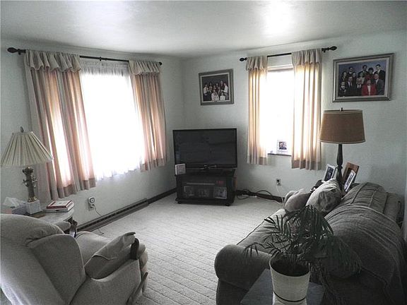3rd image of 179 E Gilmore Ave