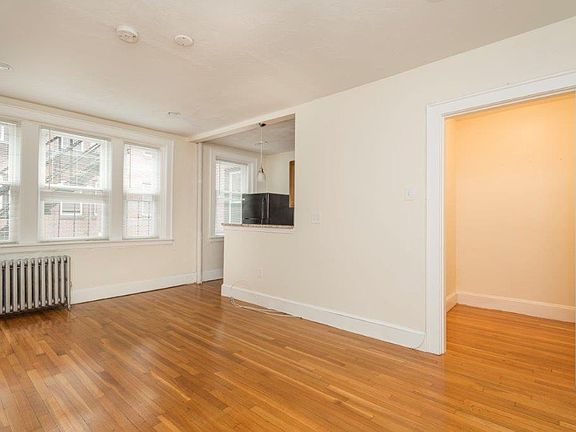 3rd image of 136-138 Highland Ave #138-6
