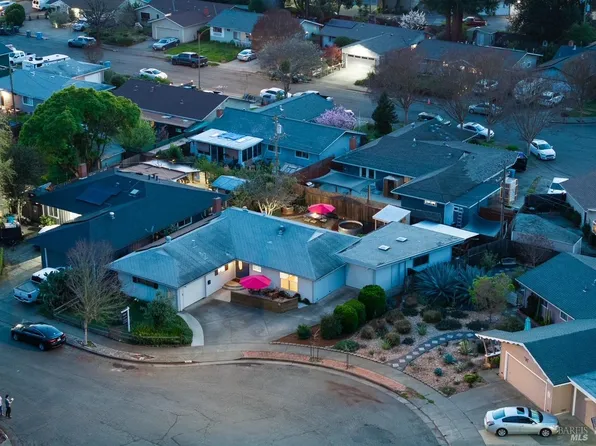 119 Sandalwood Court, Santa Rosa, CA 95401