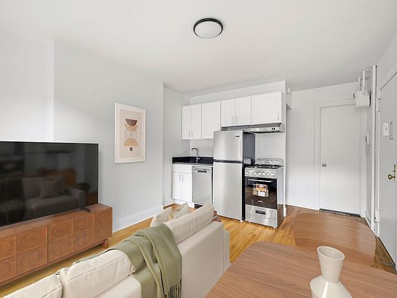 5th image of 18 Cornelia St #1