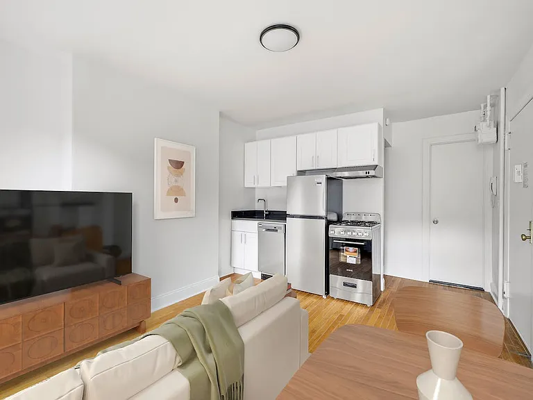 18 Cornelia St #1 — Photo 5