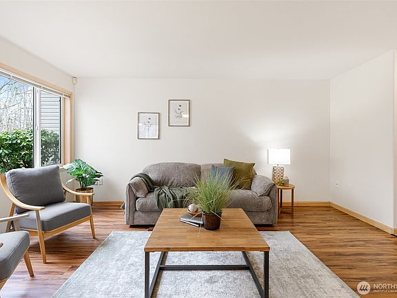5th image of 627 W Horton Way #115