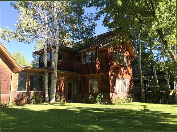 3rd image of 1230 Snowbunny Ln