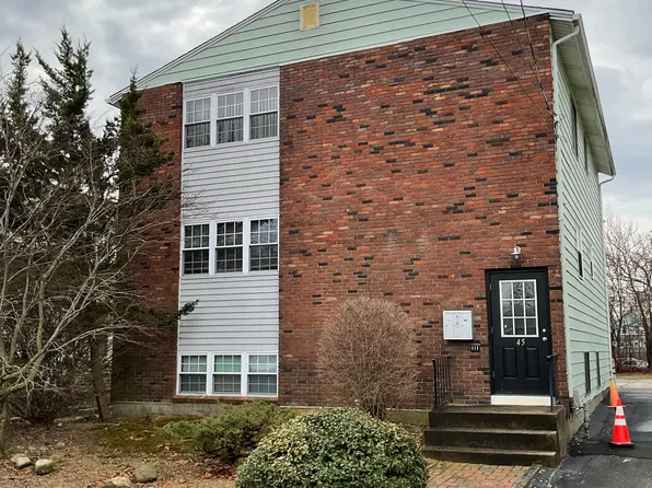 41 Woodward Ave Floor 3, East Providence, RI 02914