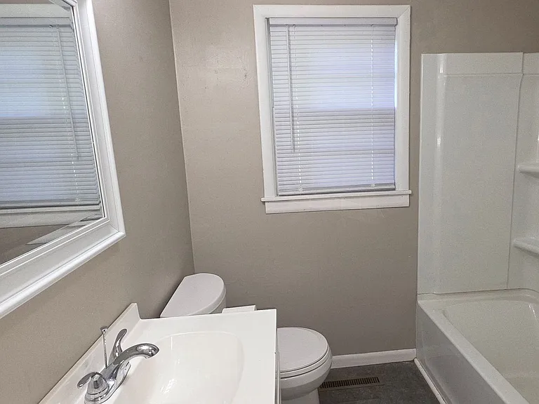 1441 S Barnes Ave — Photo 7