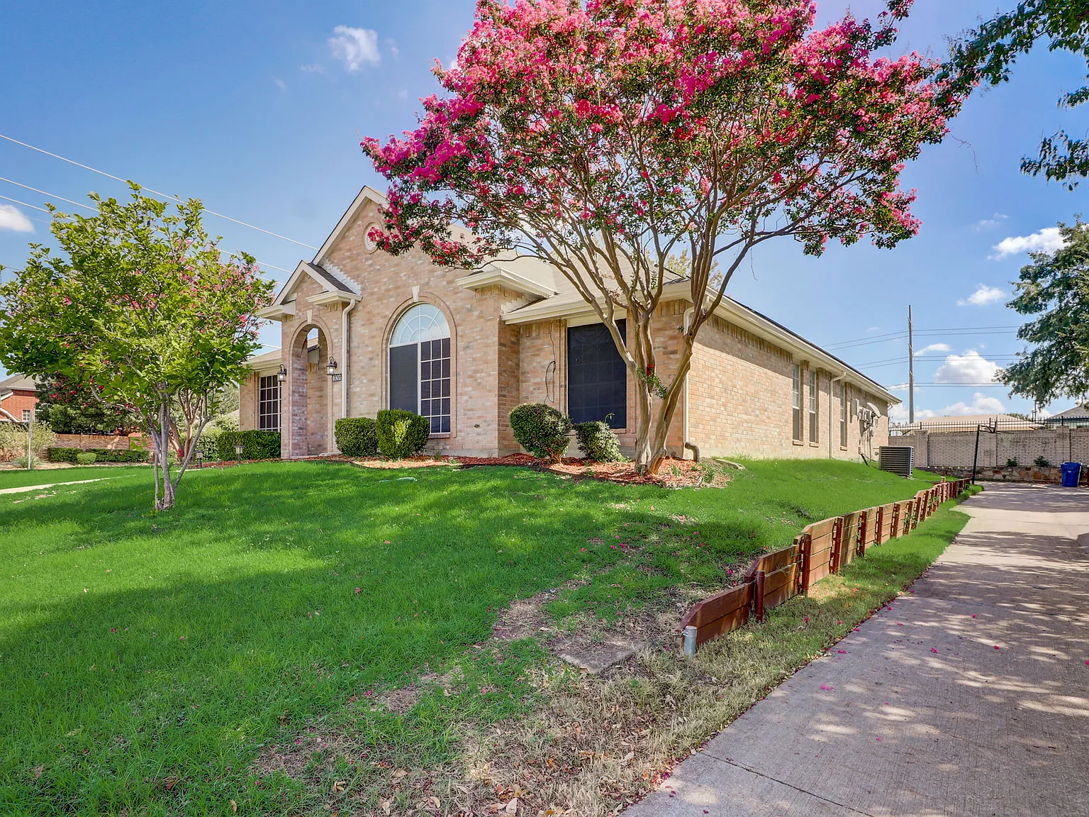 4 bed, 1693 sqft, $3,100 — Photo 3