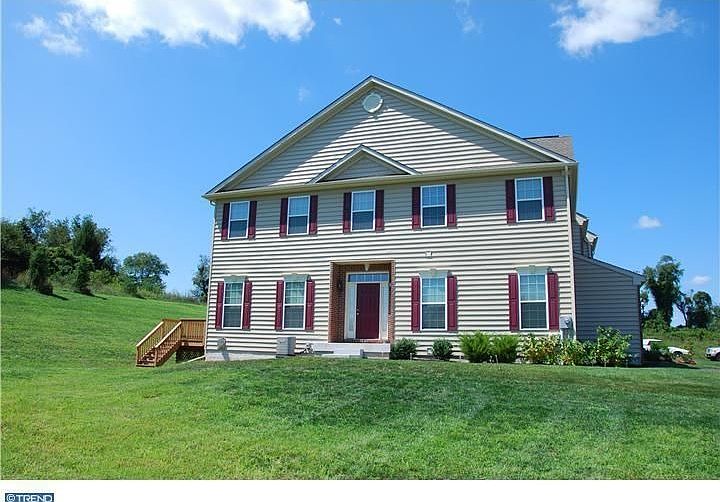 For Sale: 337 Elizabeth Dr, Kennett Square, PA 19348