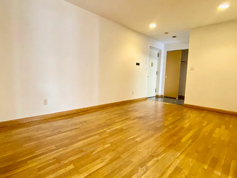370 W 30th St #12E — Photo 11