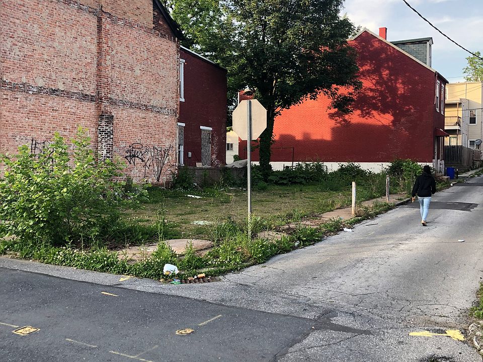 2nd image of 1923 Logan St