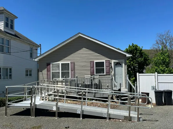 237 W Earley Ave, Coaldale, PA 18218
