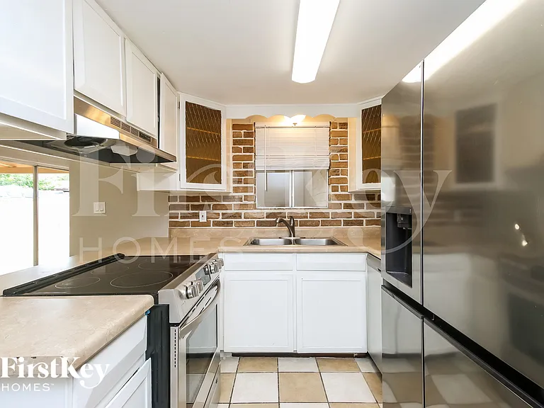 509 W 3rd Pl — Photo 6