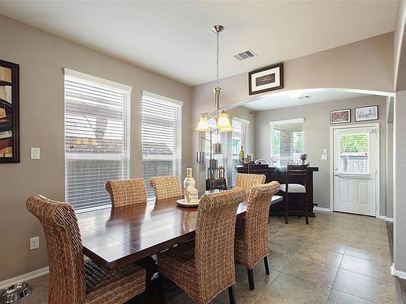 5th image of 4210 Evergreen Dr