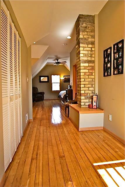 Beautifully remodeled master suite w/ 9ft ceilings, surround sound, jacuzzi,