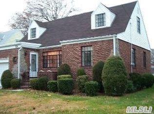 39 Henry St, Valley Stream, NY 11580