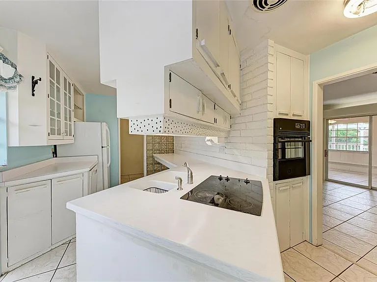 1827 Alta Vista St — Photo 15