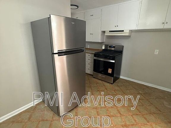3rd image of 2220 SW Plass Ave