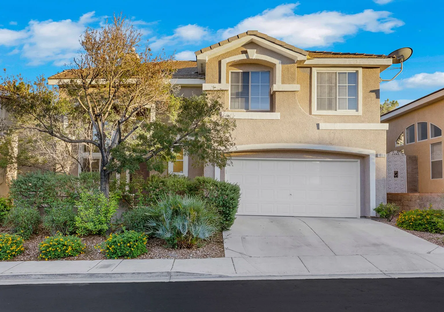Beautiful Summerlin 3 bedroom, 2&1/2 bath home — Photo 1