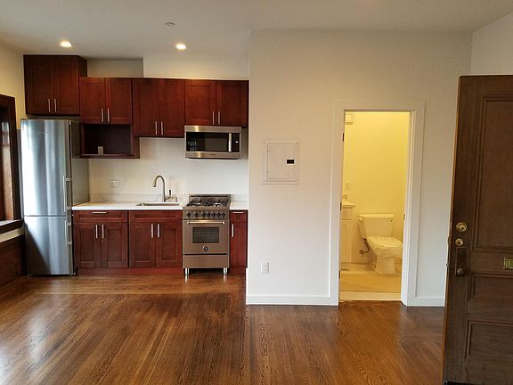 5th image of 2810 Washington St #6