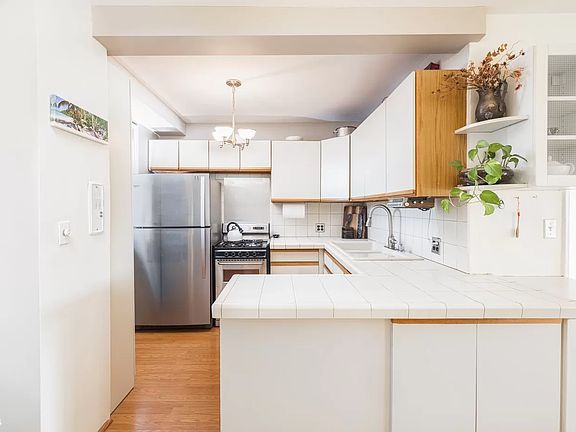 3rd image of 4705 Henry Hudson Pkwy #10C