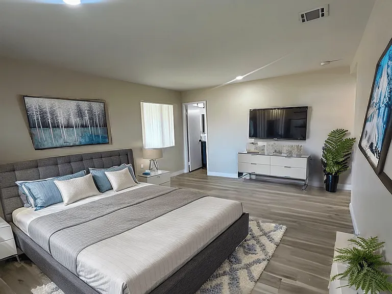 Coventry Square Apartments — Photo 3