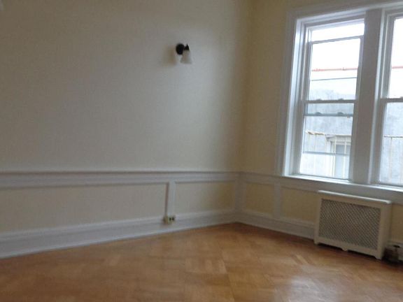4th image of 637 41st St APT 3C