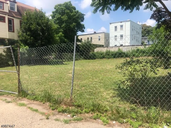 917 Bergen St, Newark, NJ 07112