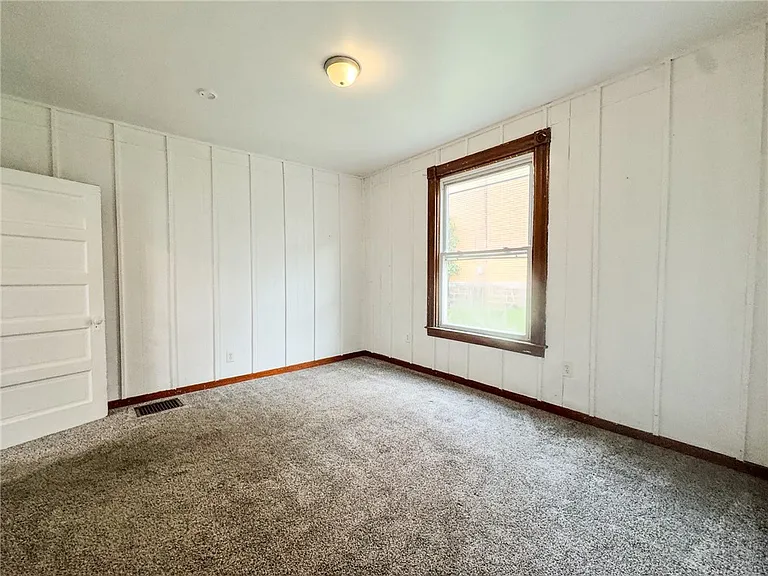 604 Center Ave — Photo 13
