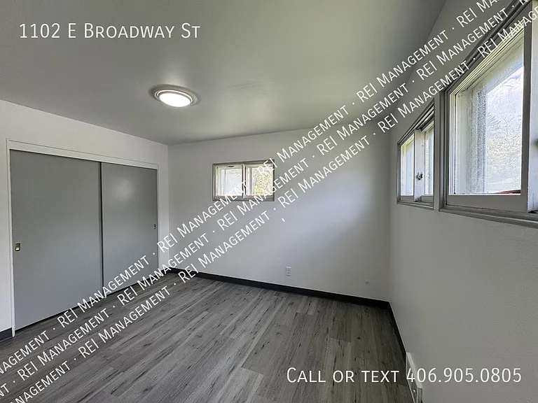 1102 E Broadway St — Photo 12