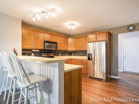 3rd image of 3670 Oxford Ct #9