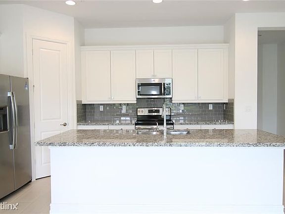 5th image of 11776 SW 13th Ln