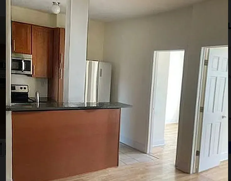 1274 1st Ave #10 — Photo 1