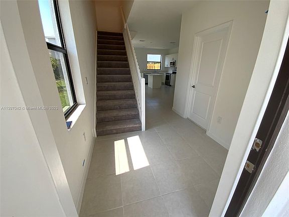 2nd image of 905 NE 211th St #905