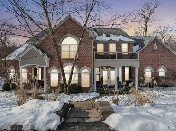 1002 Chesterfield Forest Dr, Chesterfield, MO 63005